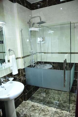Отель Rustaveli Palace Тбилиси Стандартный двухместный номер с 1 кроватью или 2 отдельными кроватями-38